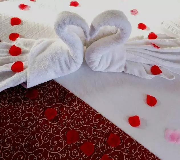 فندق Red Pine Inn & Conference Centre