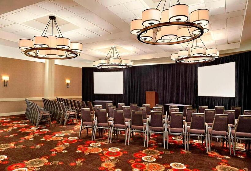 هتل Sheraton Cavalier Calgary