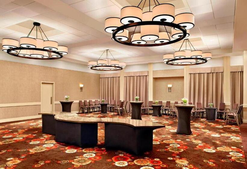 هتل Sheraton Cavalier Calgary