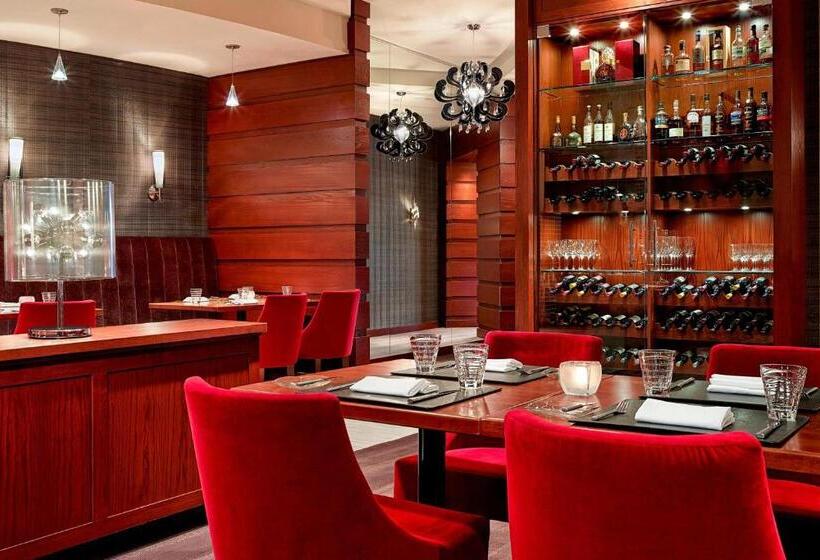 هتل Sheraton Cavalier Calgary