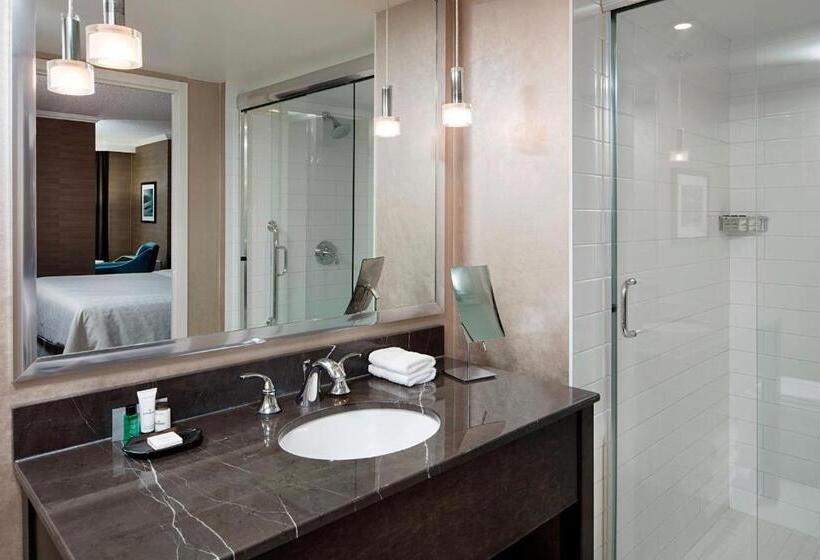 هتل Sheraton Cavalier Calgary
