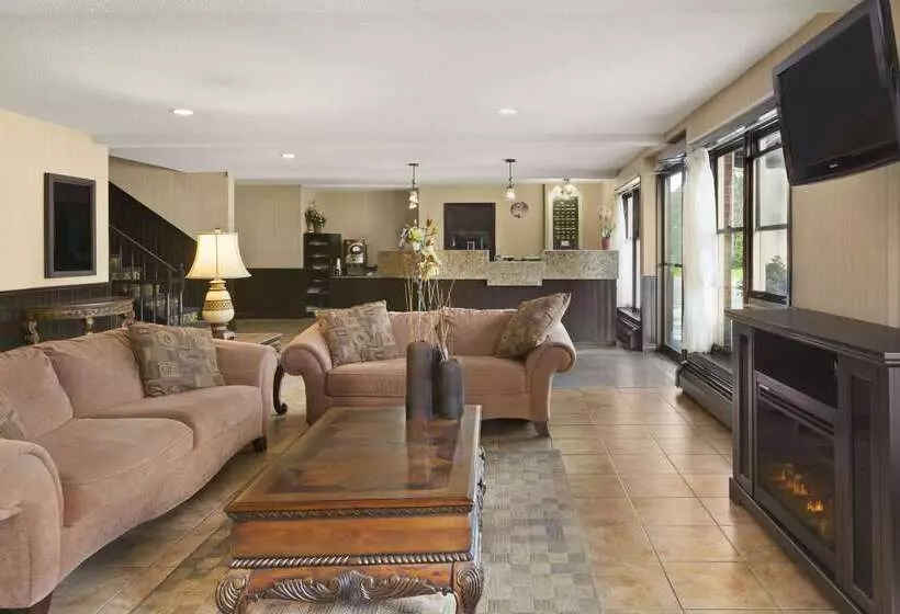 Отель Travelodge By Wyndham Edmundston