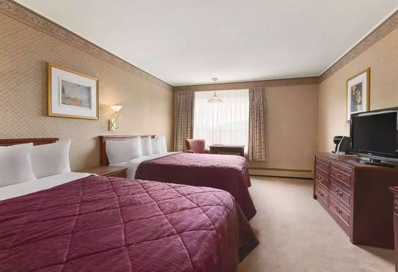 Отель Travelodge By Wyndham Edmundston