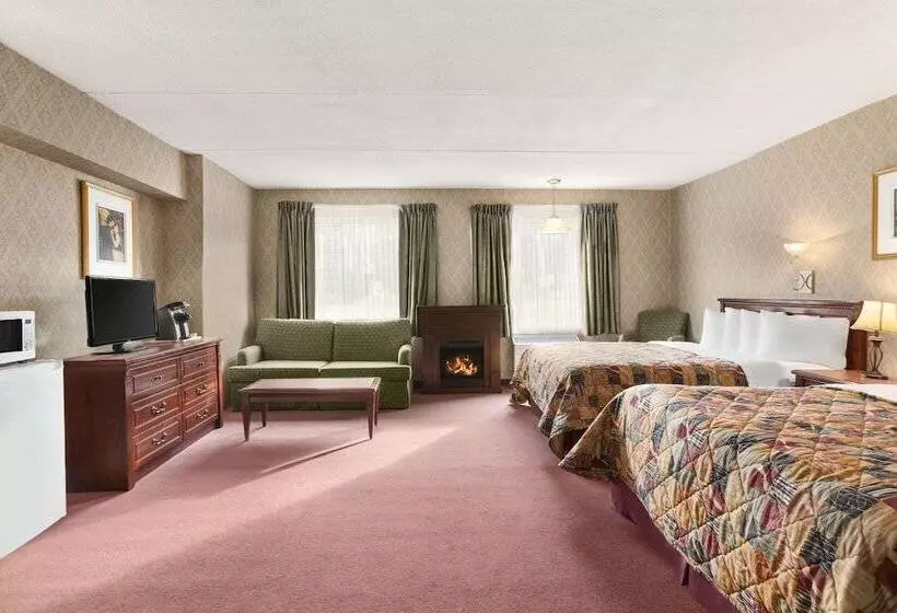 Отель Travelodge By Wyndham Edmundston