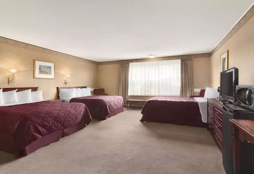 Отель Travelodge By Wyndham Edmundston
