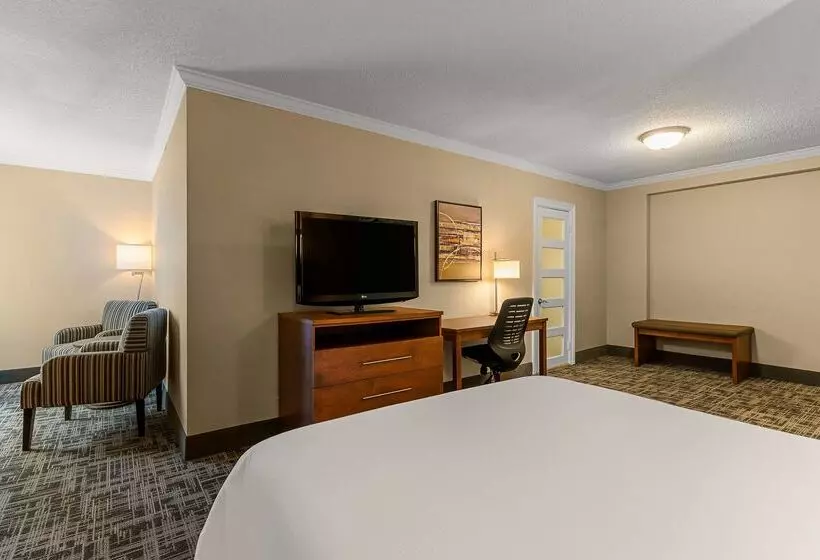 Best Western Ville Marie Hotel & Suites