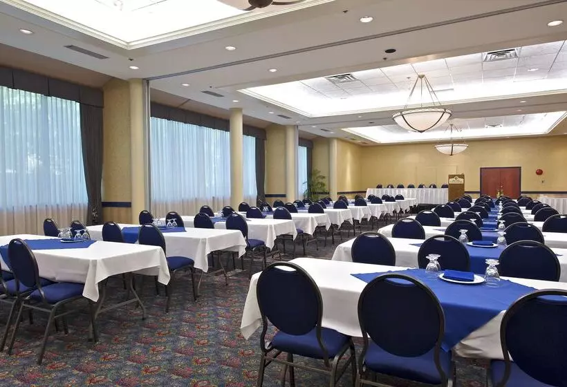 Отель Coast Tsawwassen Inn