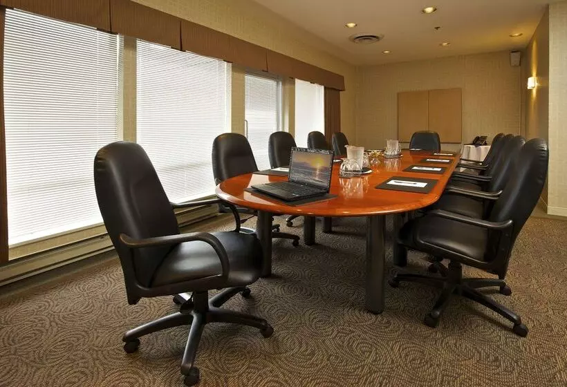 Отель Coast Tsawwassen Inn