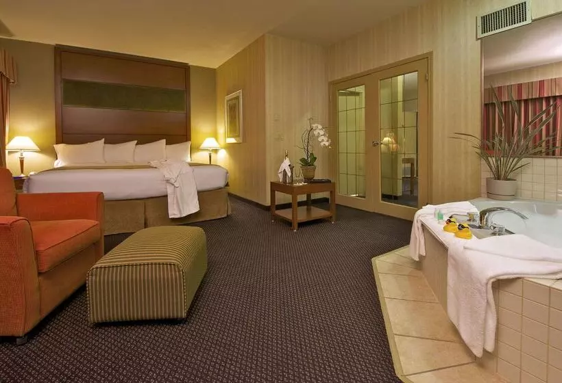 Отель Coast Tsawwassen Inn