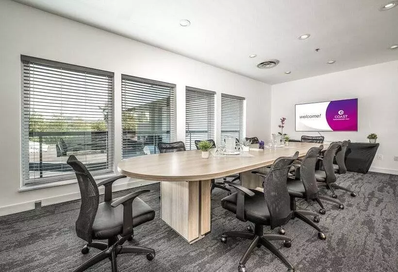 Отель Coast Tsawwassen Inn