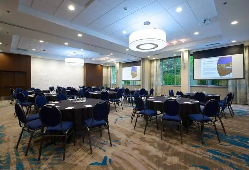 Отель Coast Tsawwassen Inn