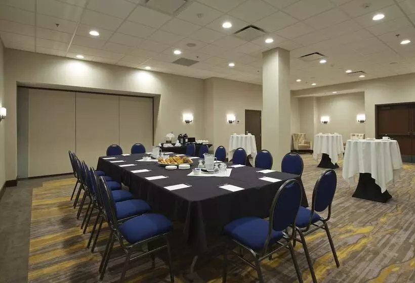 Отель Coast Tsawwassen Inn