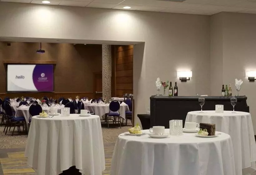 Отель Coast Tsawwassen Inn