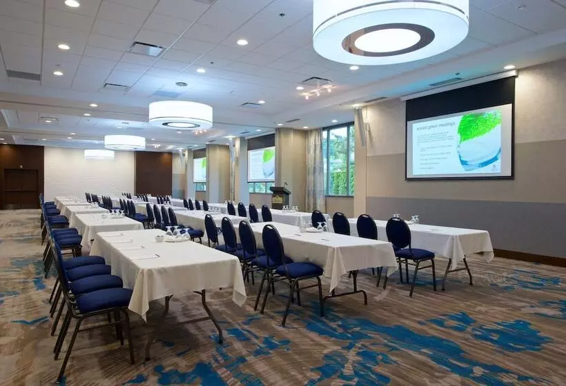 Отель Coast Tsawwassen Inn