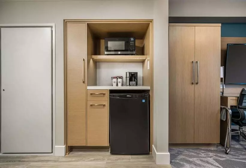 Отель Coast Tsawwassen Inn