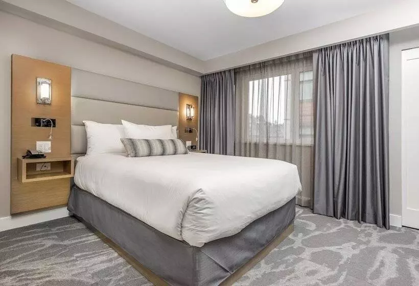 Отель Coast Tsawwassen Inn