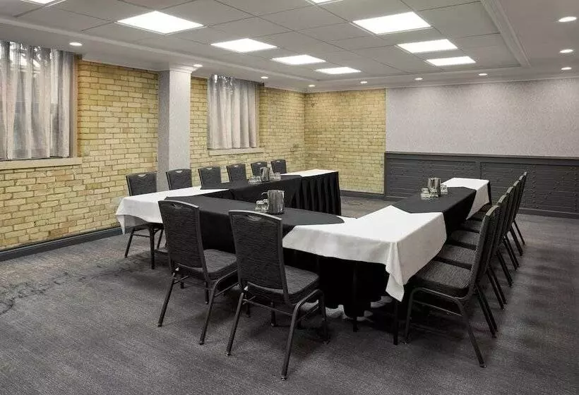 Delta Hotels By Marriott London Armouries