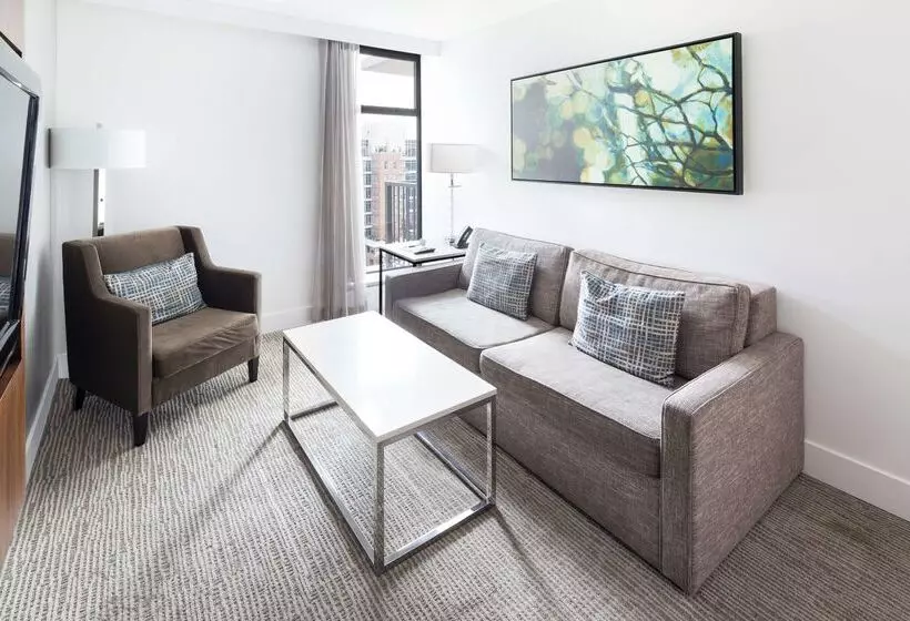 Doubletree By Hilton Hotel & Suites Victoria