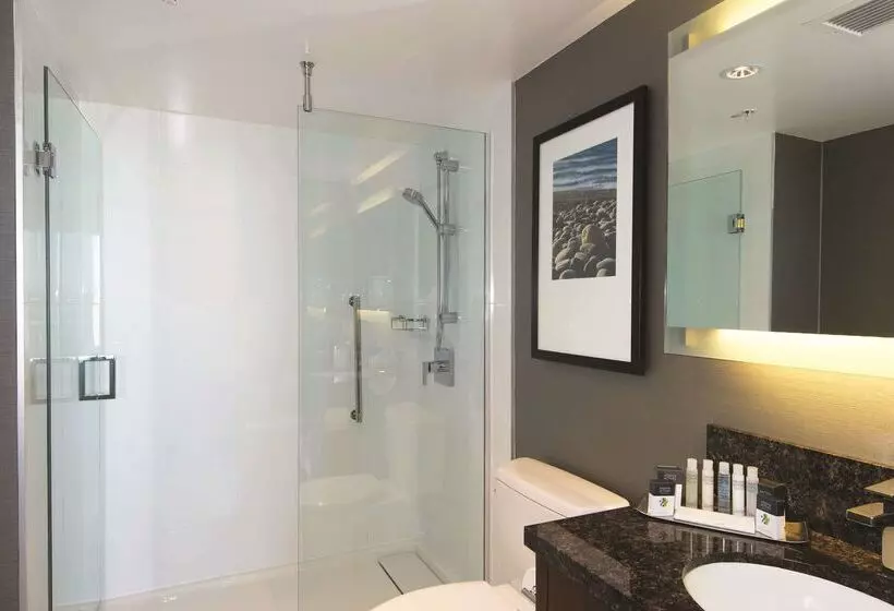 Doubletree By Hilton Hotel & Suites Victoria