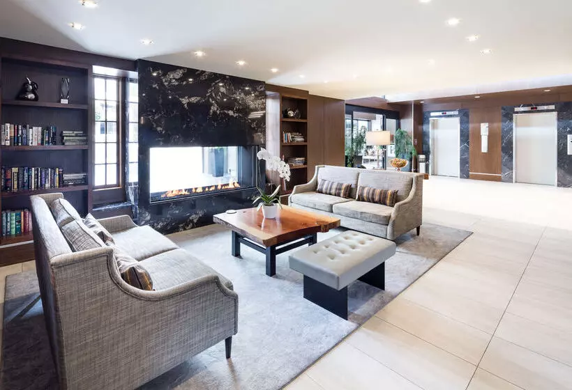 Doubletree By Hilton Hotel & Suites Victoria