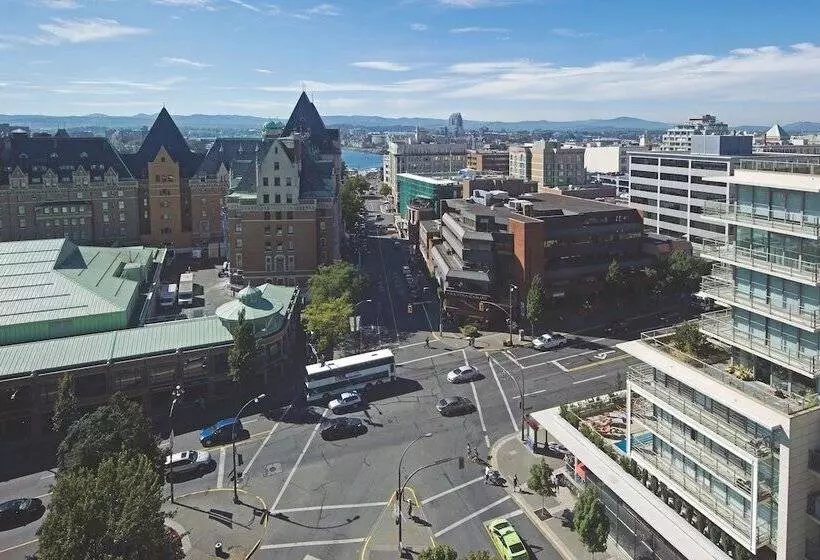 Doubletree By Hilton Hotel & Suites Victoria