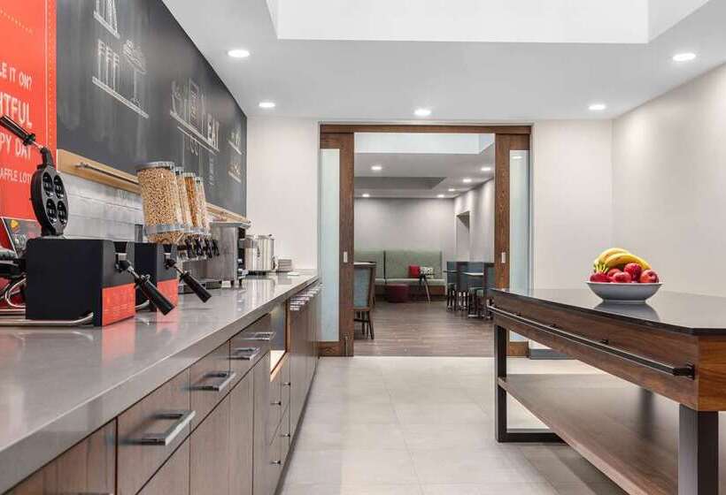 فندق Hampton Inn & Suites By Hilton Toronto Downtown