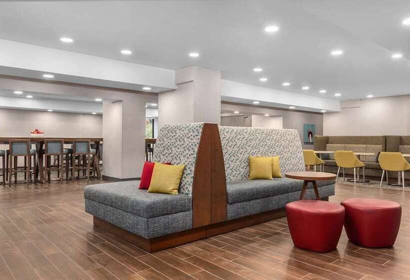 فندق Hampton Inn & Suites By Hilton Toronto Downtown