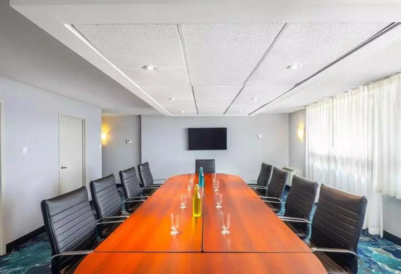 Hotel Holiday Inn Laval Montreal, An Ihg