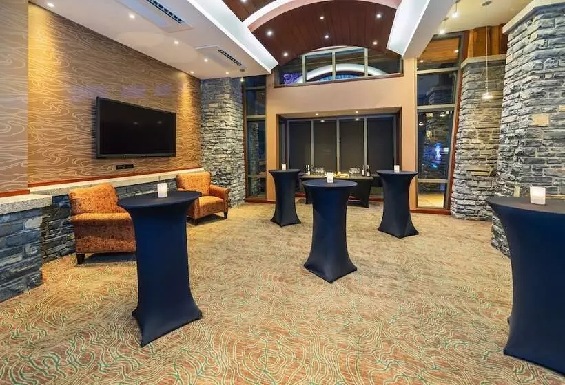 호텔 Royal Canadian Lodge