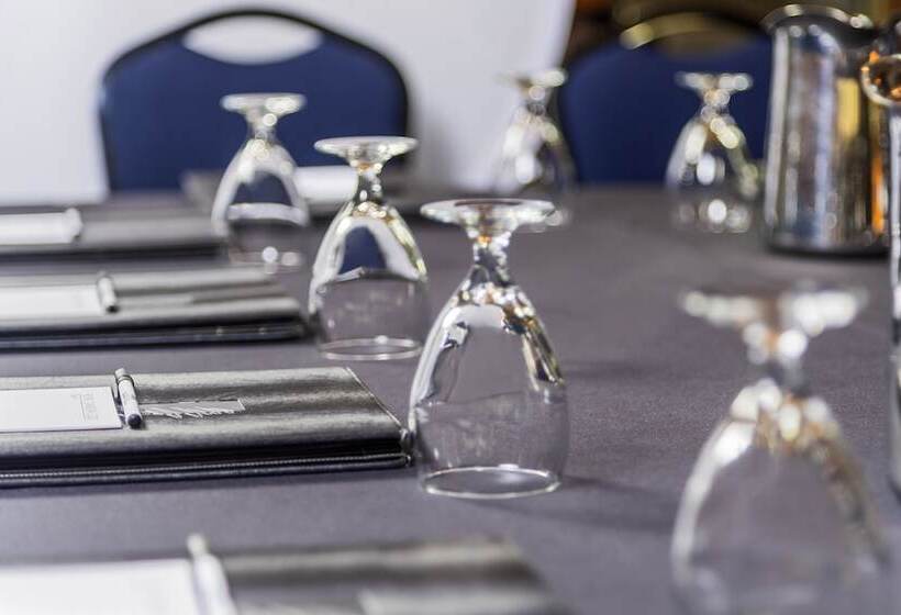 هتل Royal Canadian Lodge