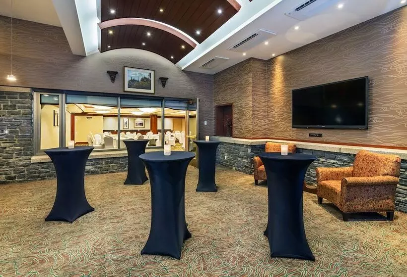 호텔 Royal Canadian Lodge