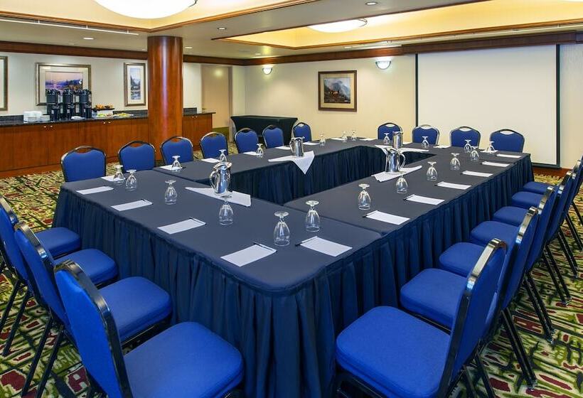 هتل Royal Canadian Lodge