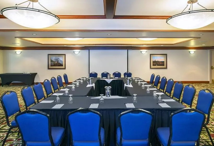 호텔 Royal Canadian Lodge