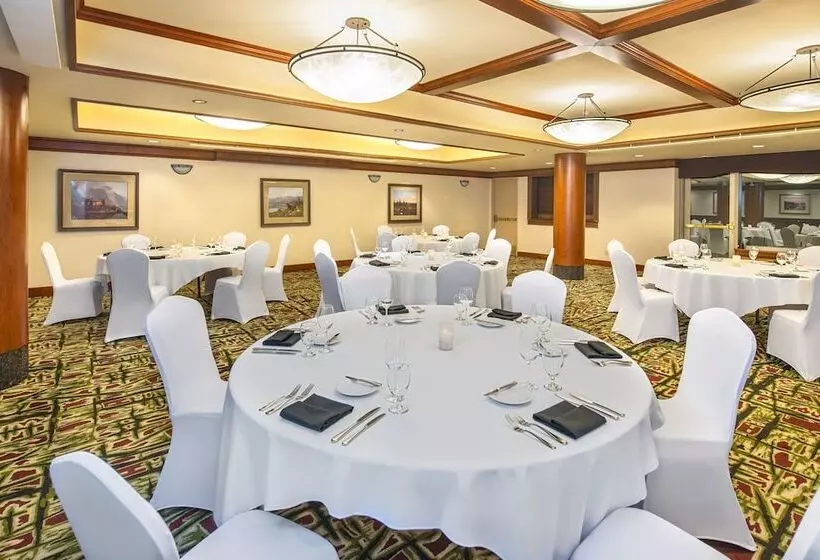 호텔 Royal Canadian Lodge