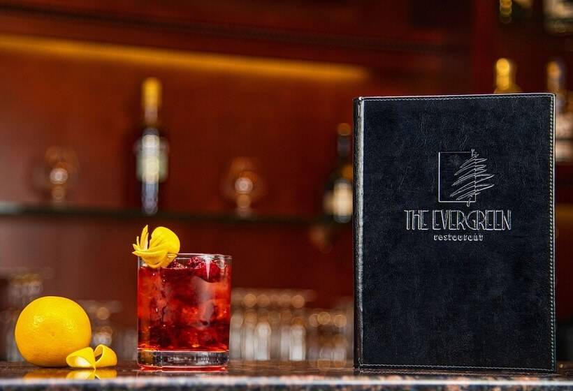 هتل Royal Canadian Lodge