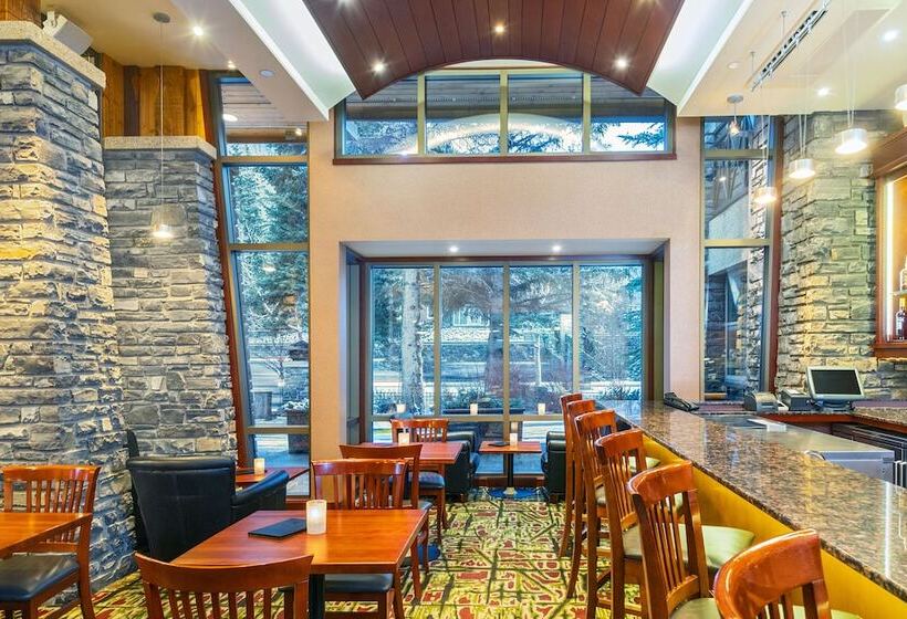 هتل Royal Canadian Lodge