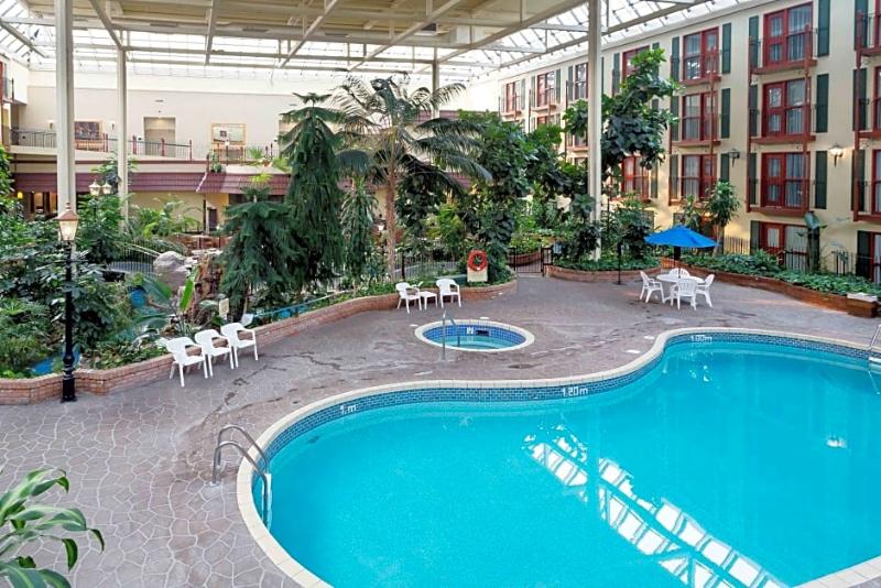 בית מלון כפרי Sandman Signature Lethbridge Lodge