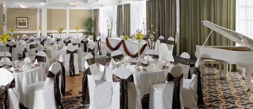 בית מלון כפרי Sandman Signature Lethbridge Lodge