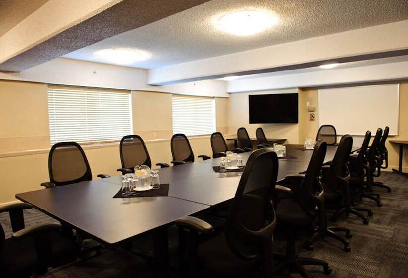 בית מלון כפרי Sandman Signature Lethbridge Lodge