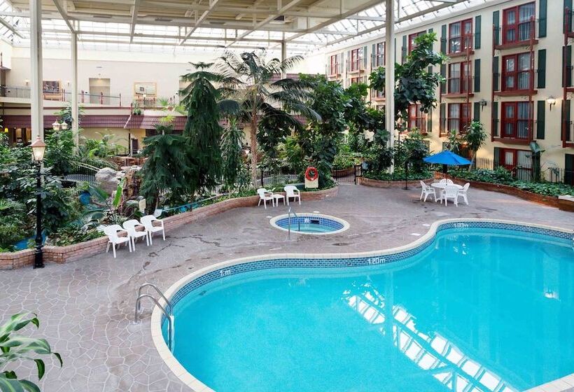 בית מלון כפרי Sandman Signature Lethbridge Lodge