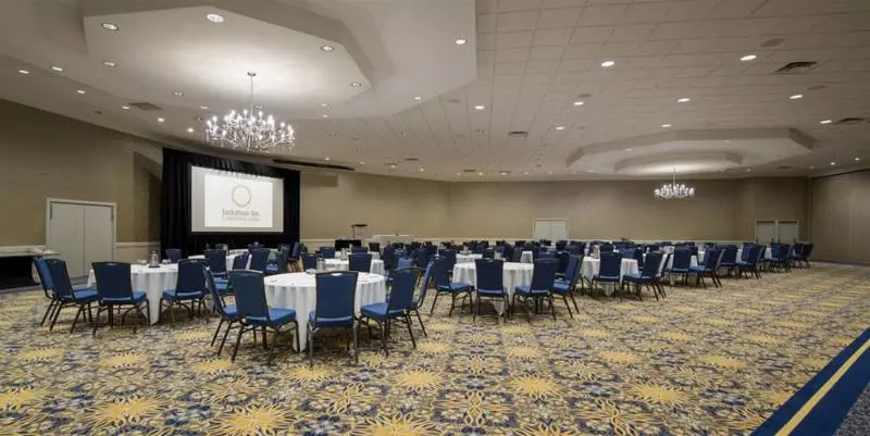 酒店 Saskatoon Inn & Conference Centre