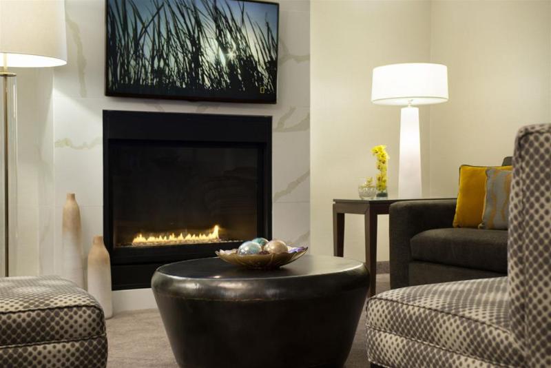 هتل Saskatoon Inn & Conference Centre