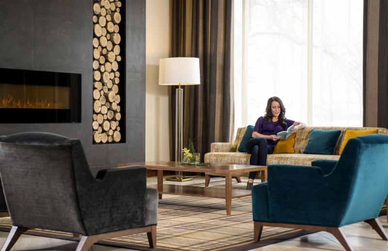 هتل Saskatoon Inn & Conference Centre