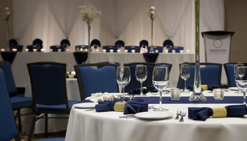 هتل Saskatoon Inn & Conference Centre