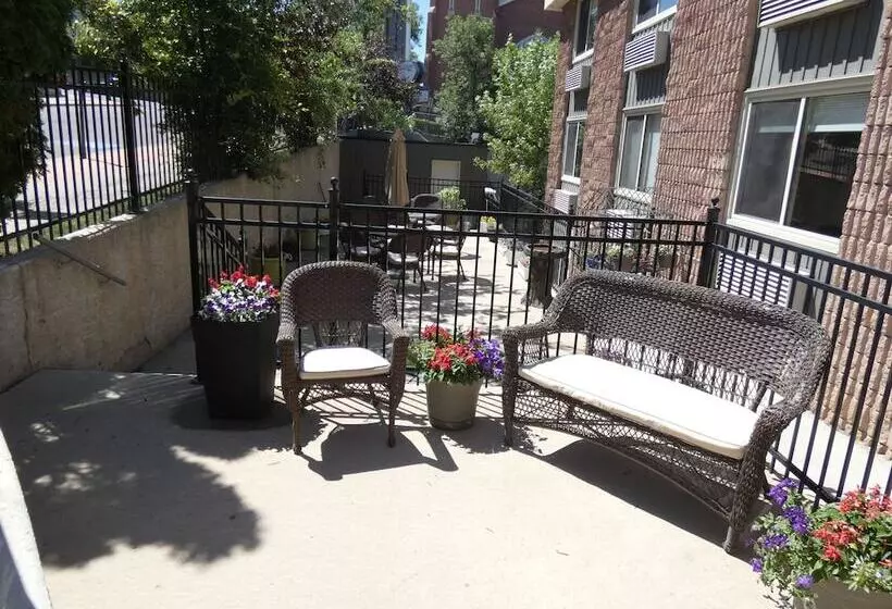 فندق The Medicine Hat Villa