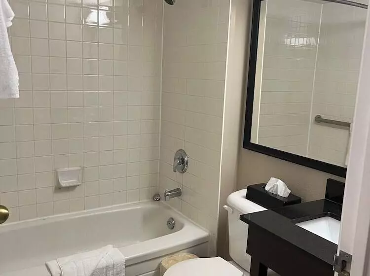 酒店 Travelodge By Wyndham Ottawa East