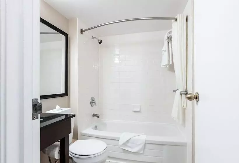 酒店 Travelodge By Wyndham Ottawa East