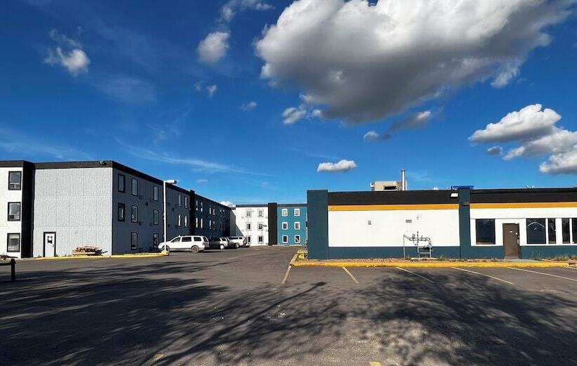 هتل Travelodge By Wyndham Regina