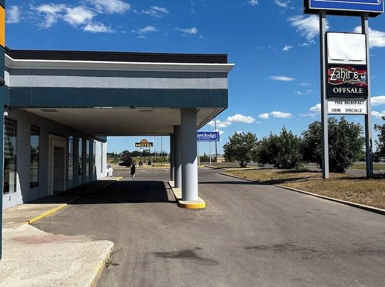 هتل Travelodge By Wyndham Regina