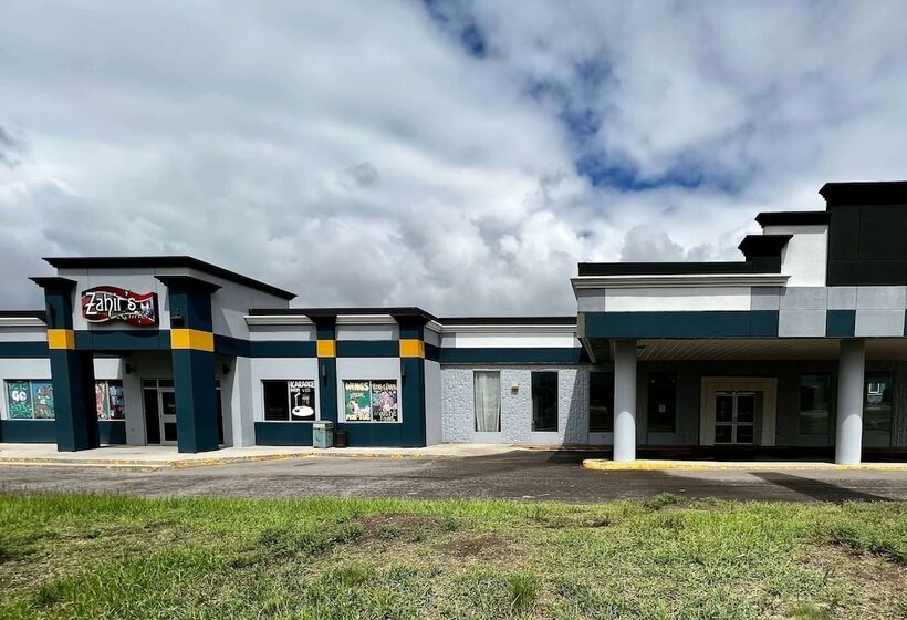 هتل Travelodge By Wyndham Regina